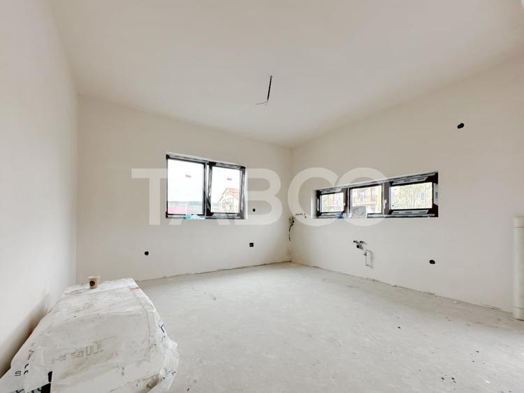 Duplex cu 4 camere cu Canalizare în Florești