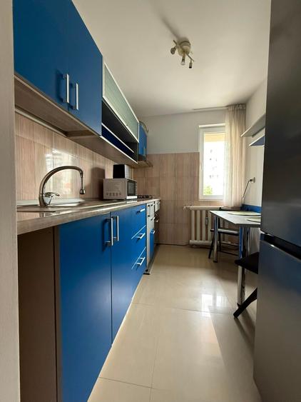Apartament cu 3 camere semidecomandat în 1 Mai