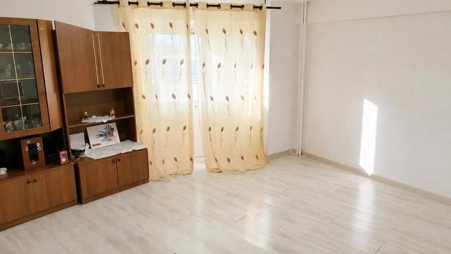 Apartament cu 4 camere decomandat în Bere