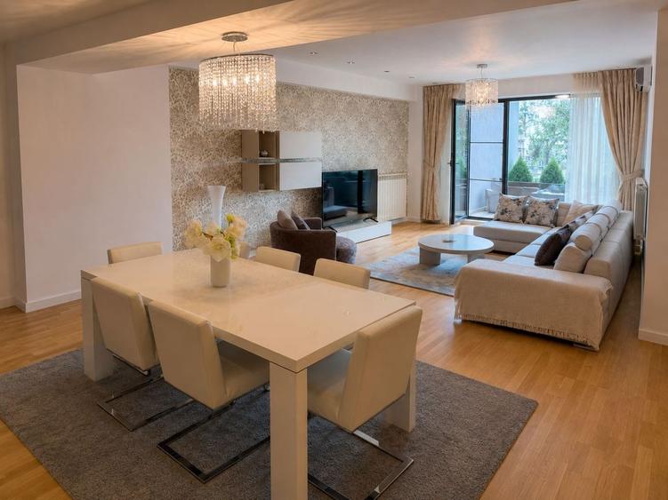 Apartament cu 3 camere semidecomandat, mobilat în Iancu Nicolae