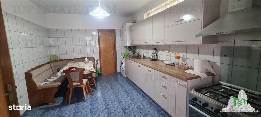 Casă cu 4 camere decomandat în Bucureștii Noi