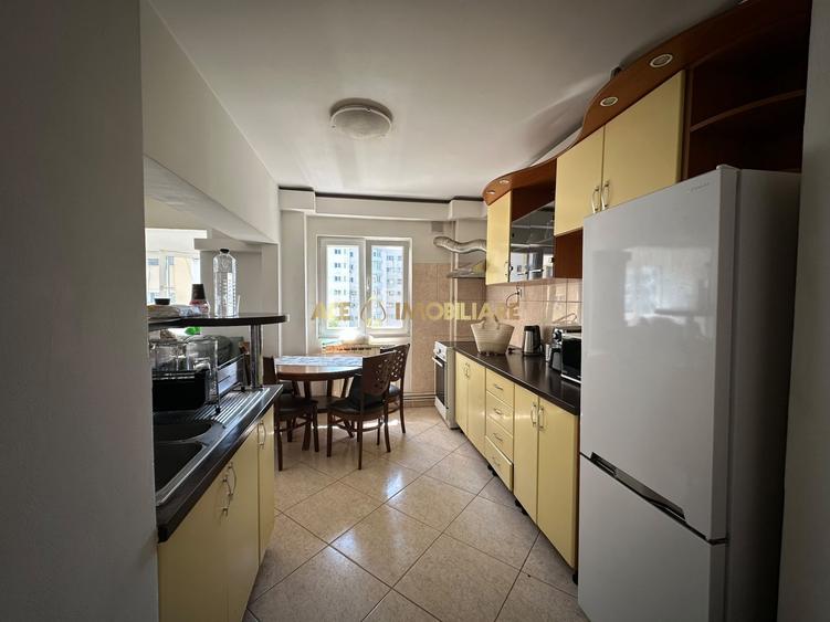 Apartament cu 3 camere semidecomandat, mobilat în Iancului