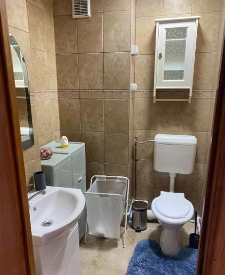 Apartament cu 3 camere semidecomandat, mobilat în Tineretului