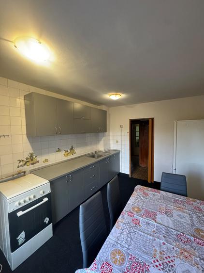 Apartament cu 4 camere decomandat în Zorilor