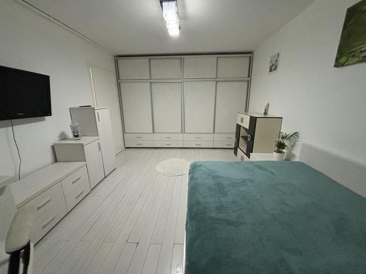 Apartament cu 2 camere decomandat în Aradului