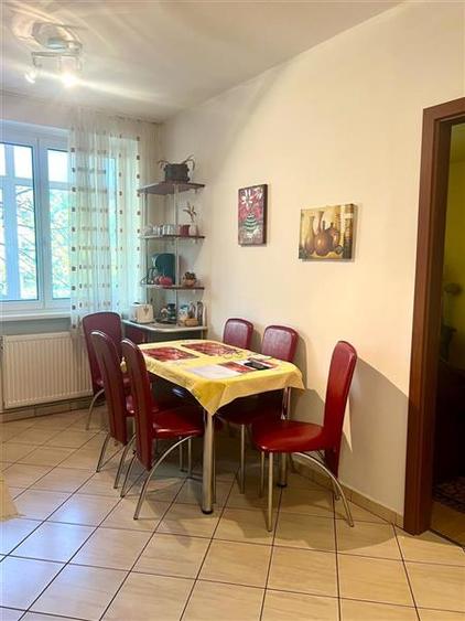 Apartament cu 3 camere semidecomandat, mobilat în Tractorul