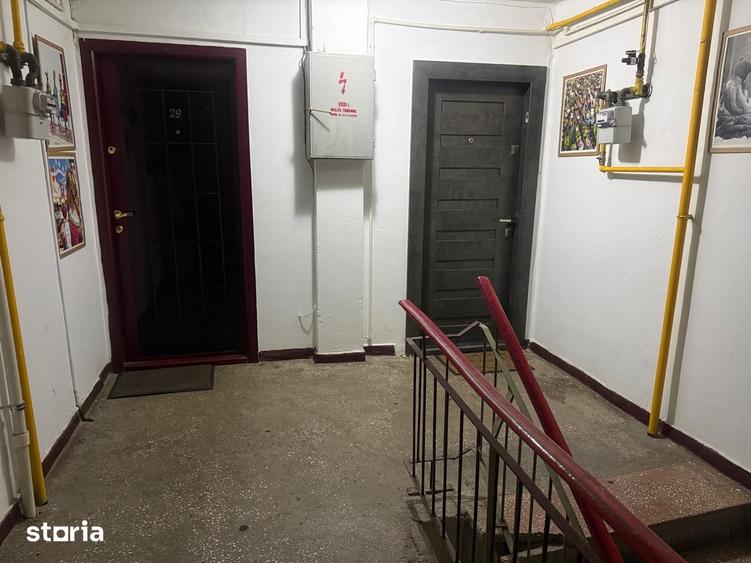 Apartament cu 3 camere decomandat în Micro 4
