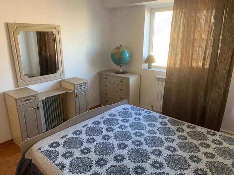Apartament cu 3 camere decomandat, mobilat în Dacia