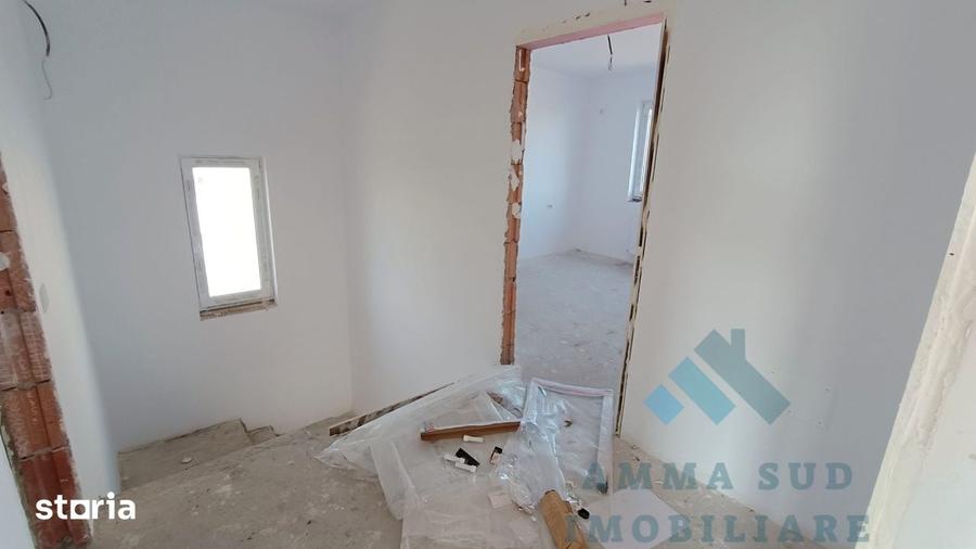 Casă cu 4 camere cu Teren 539 Mp în Glina