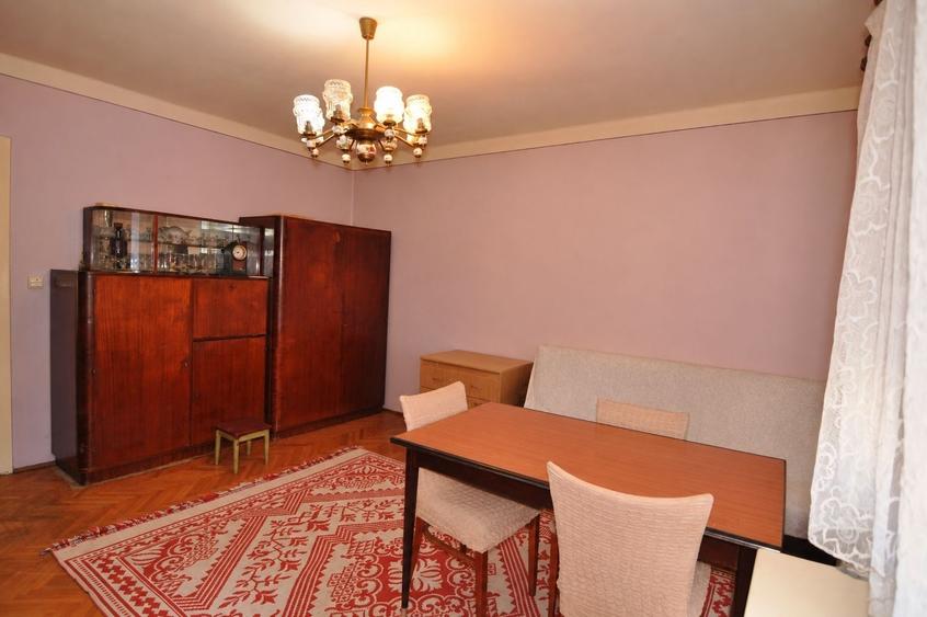 Apartament cu 3 camere decomandat în Exterior Vest
