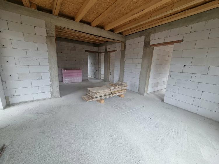 Casă individuală cu 4 camere cu Teren 358 Mp în Micești