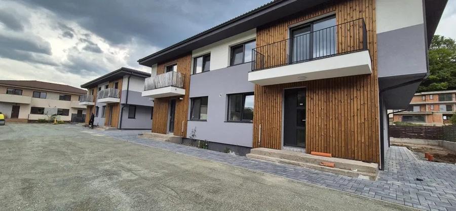 Duplex cu 4 camere cu Canalizare în Florești
