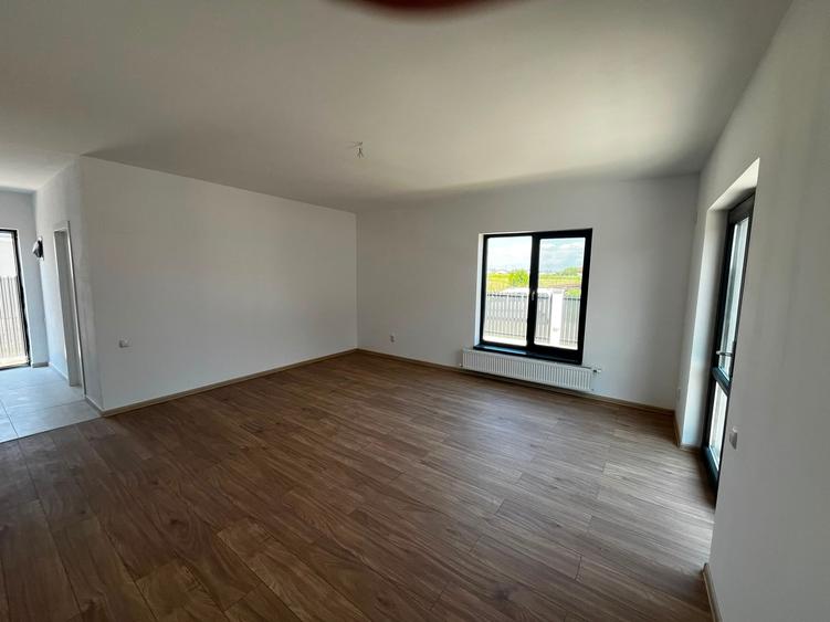 Casă cu 4 camere cu Teren 433 Mp în Bâcu
