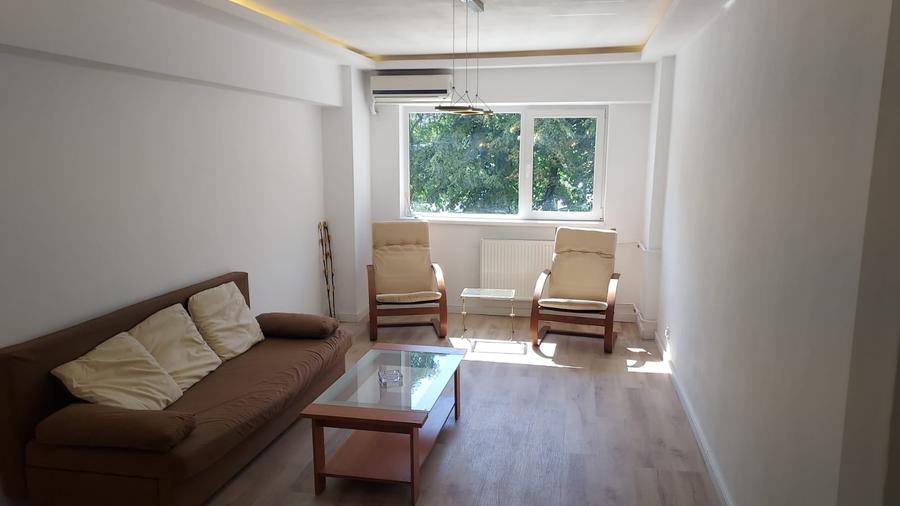 Apartament cu 4 camere decomandat în Tineretului