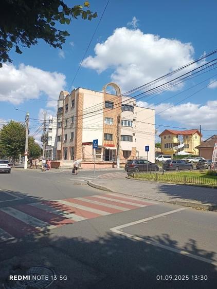 Apartament cu 3 camere decomandat, mobilat în Central