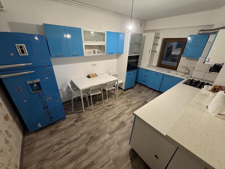 Apartament cu 2 camere decomandat, mobilat în Casa de Cultură