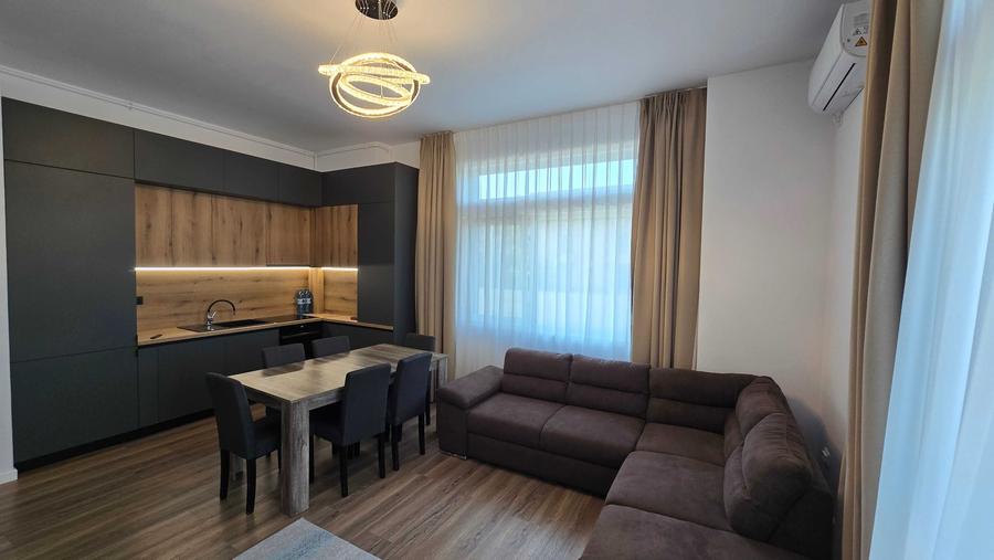 Apartament cu 3 camere decomandat în Central