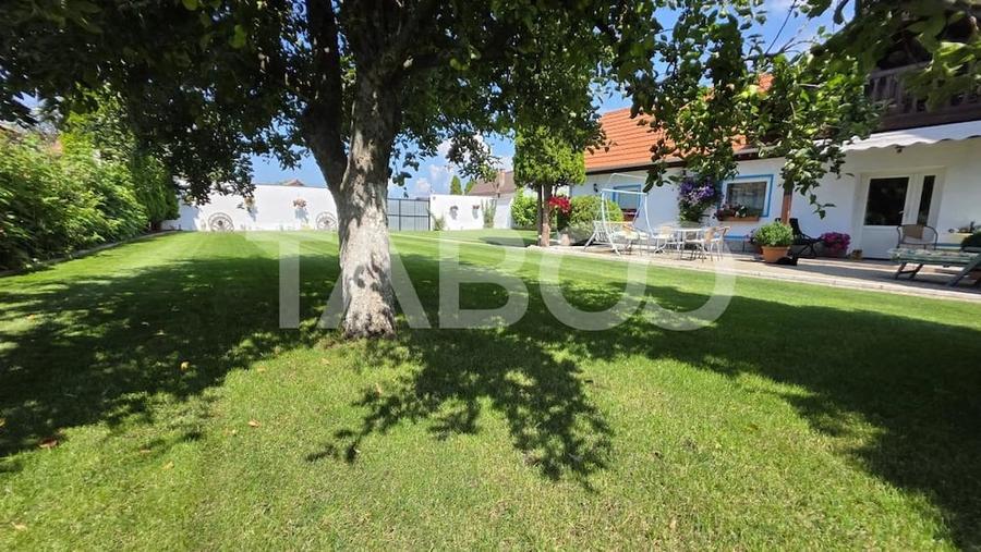 Casă cu 4 camere cu Teren 3150 Mp în Petrești