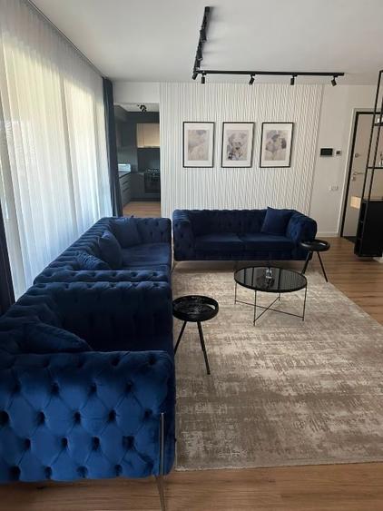 Apartament cu 4 camere semidecomandat, mobilat în Central
