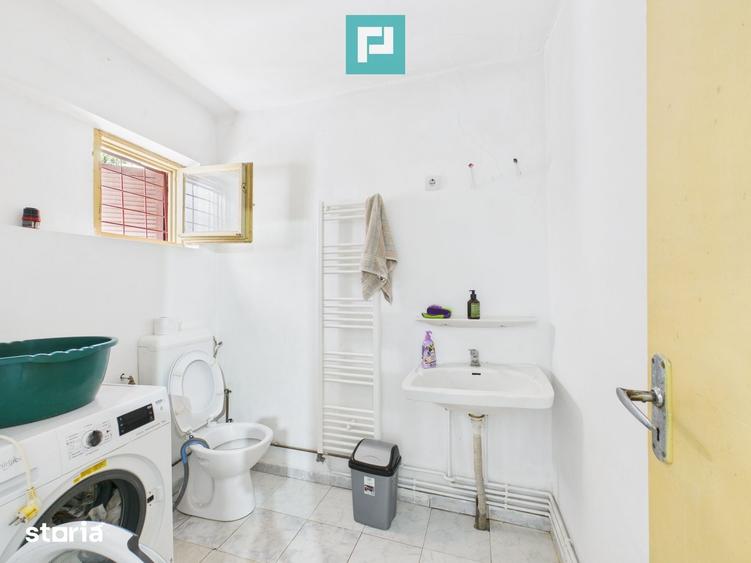 Casă cu 7 camere cu Teren 90000 Mp în Central