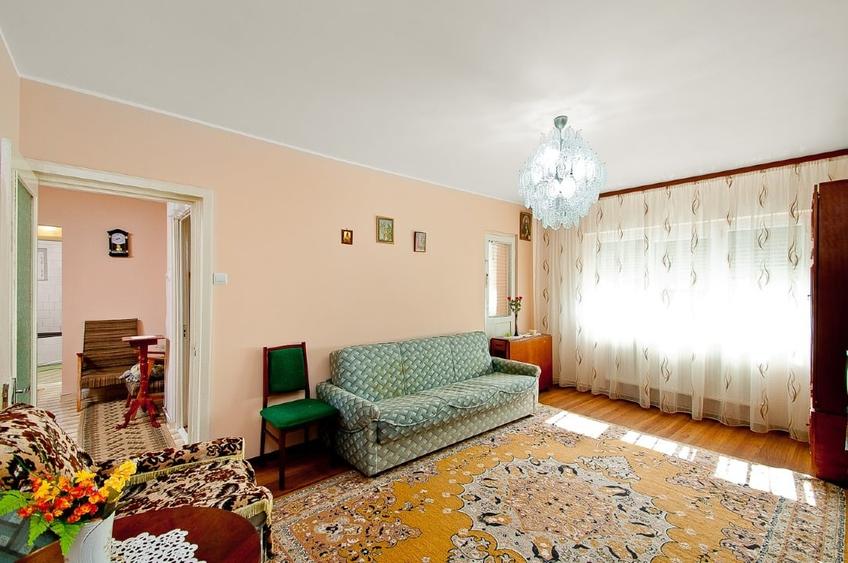 Apartament cu 2 camere decomandat, mobilat în