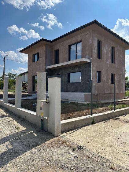 Casă cu 4 camere cu Teren 505 Mp în Granit