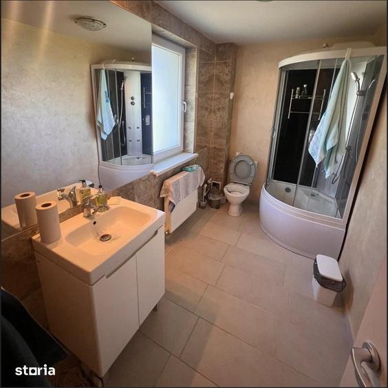 Apartament cu 4 camere în Păcurari
