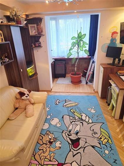 Apartament cu 3 camere circular, mobilat în Astra