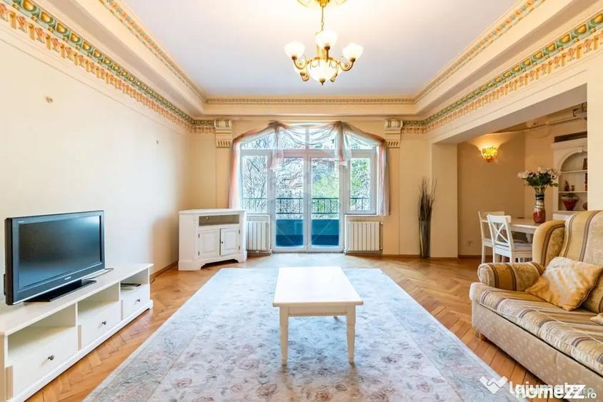 Apartament cu 4 camere decomandat în Amzei