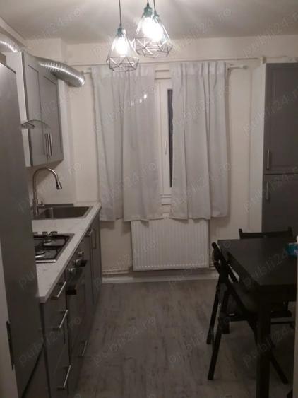 Apartament cu 3 camere decomandat în Torontalului