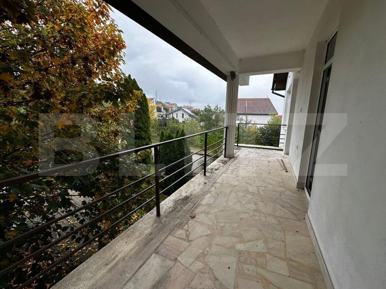Casă individuală cu 8 camere cu Canalizare în Cetate