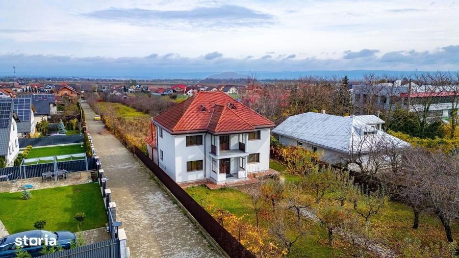 Casă cu 4 camere cu Teren 1710 Mp în Central