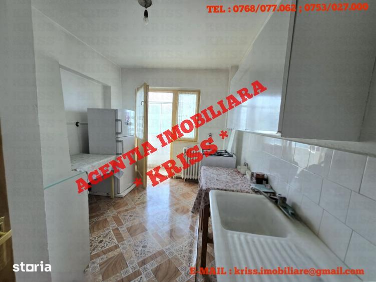 Apartament cu 3 camere decomandat în Găvana