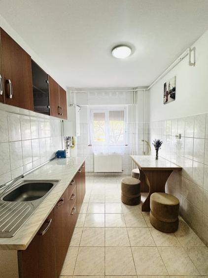 Apartament cu 2 camere semidecomandat, mobilat în Județean