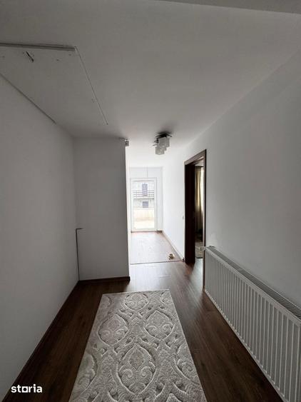 Casă cu 7 camere cu Teren 526 Mp în Măneciu
