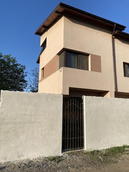 Casă cu 4 camere în Jilava