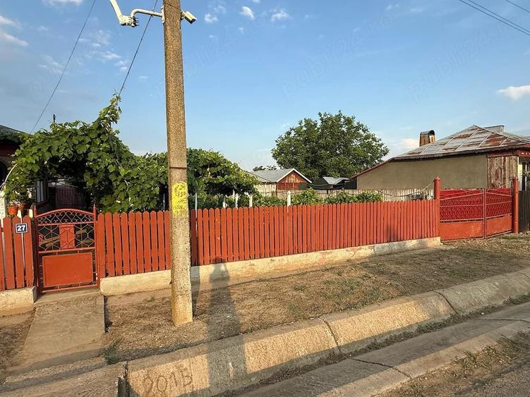 Casă cu 4 camere cu Teren 1700 Mp în Bărăganul