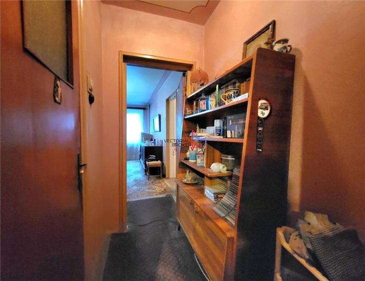 Apartament cu 3 camere semidecomandat în Theodor Pallady