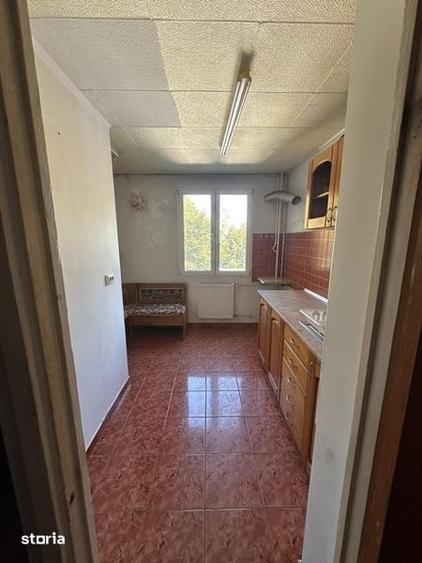Apartament cu 3 camere semidecomandat în Giurgiului