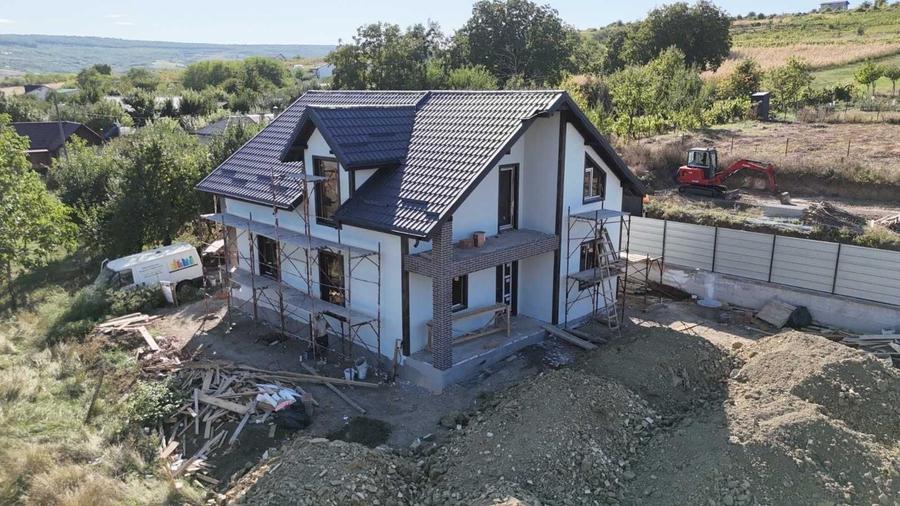 Casă cu 2 camere în Tomești