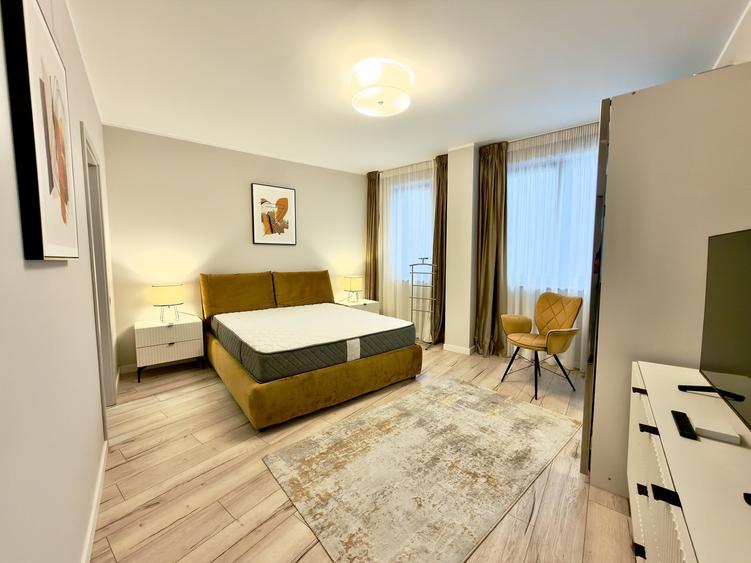 Apartament cu 3 camere semidecomandat, mobilat în Romană