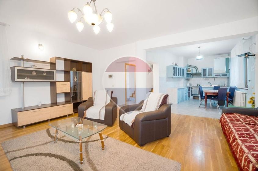 Casă individuală cu 8 camere cu Teren 179 Mp în Craiter
