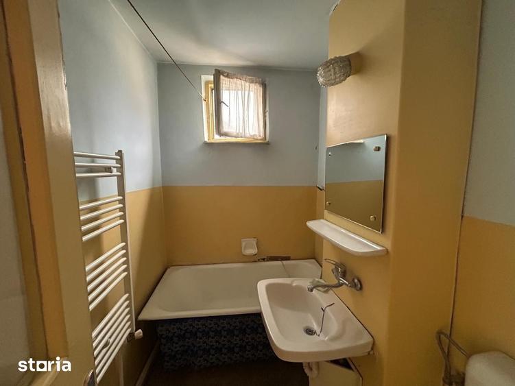 De vanzare Apartament cu 2 camere, decomandat, bv dacia etaj 4 - 6