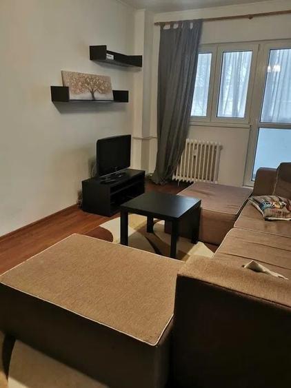 Apartament cu 2 camere semidecomandat, mobilat în P-ța Muncii