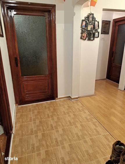 Apartament cu 4 camere decomandat în 1 Mai