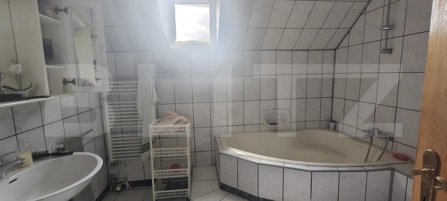 Casă individuală cu 5 camere cu Canalizare în Est