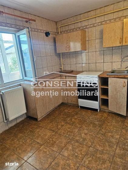 Apartament cu 3 camere decomandat în Patriei