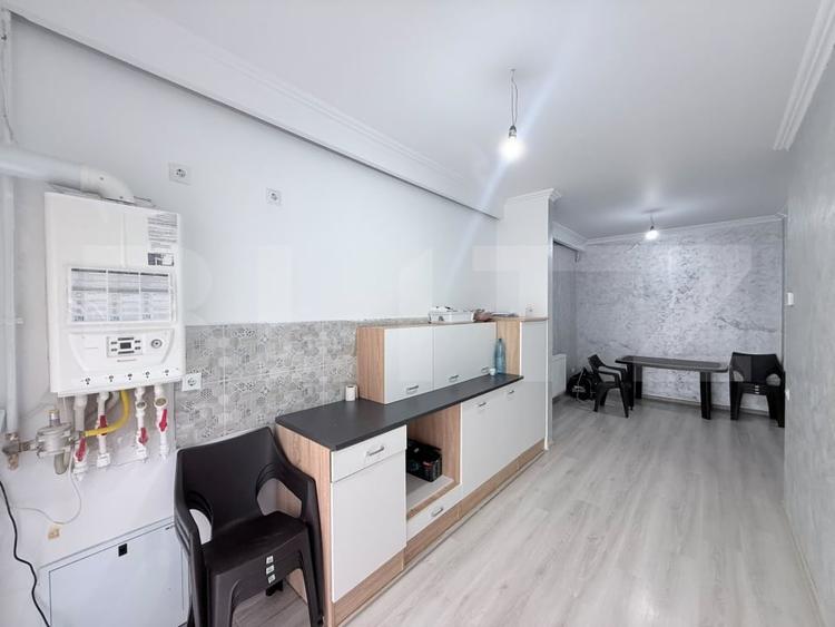 Apartament cu 3 camere semidecomandat, mobilat în Florești