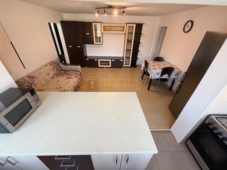Apartament cu 3 camere semidecomandat, mobilat în Girocului