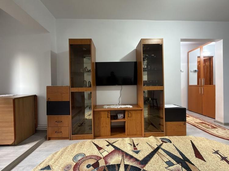 Apartament cu 2 camere semidecomandat în Micro 40